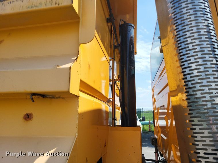 image for item LS9632 2006 International 7400  dump truck