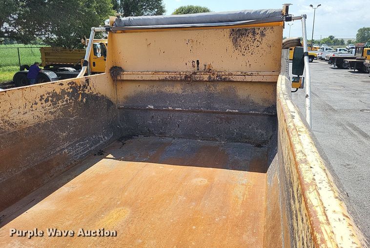 image for item LS9632 2006 International 7400  dump truck