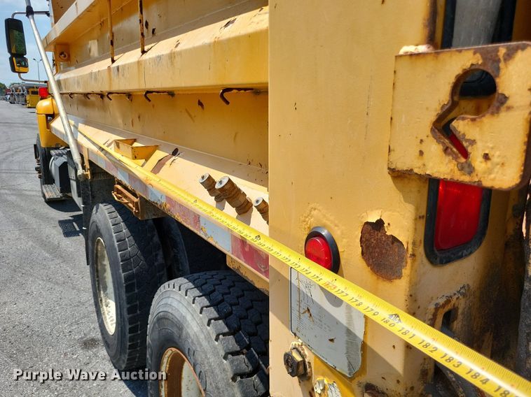 image for item LS9632 2006 International 7400  dump truck