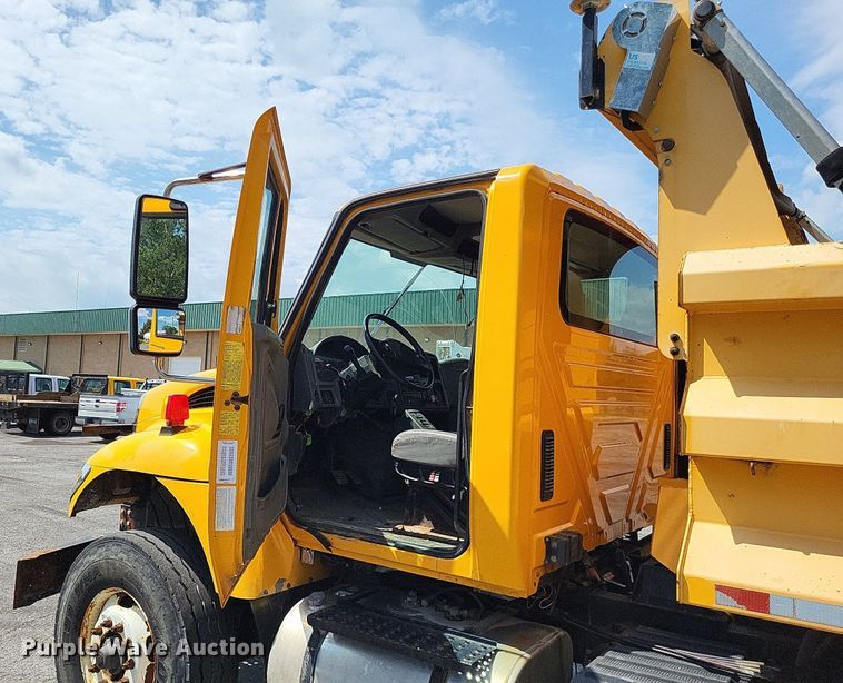 image for item LS9632 2006 International 7400  dump truck