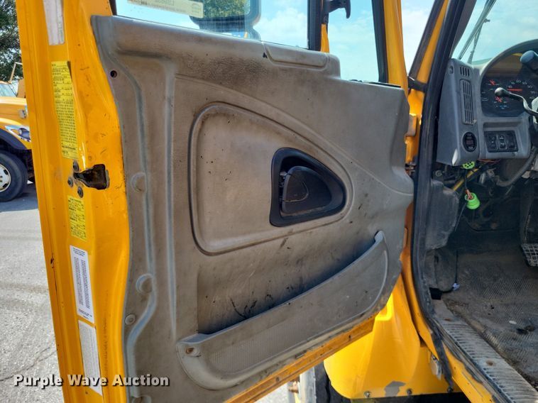 image for item LS9632 2006 International 7400  dump truck