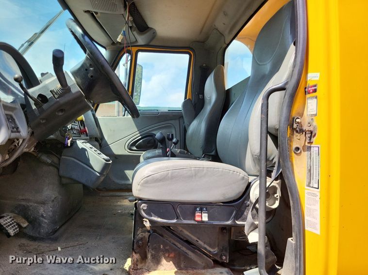 image for item LS9632 2006 International 7400  dump truck