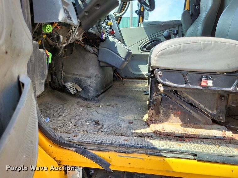 image for item LS9632 2006 International 7400  dump truck