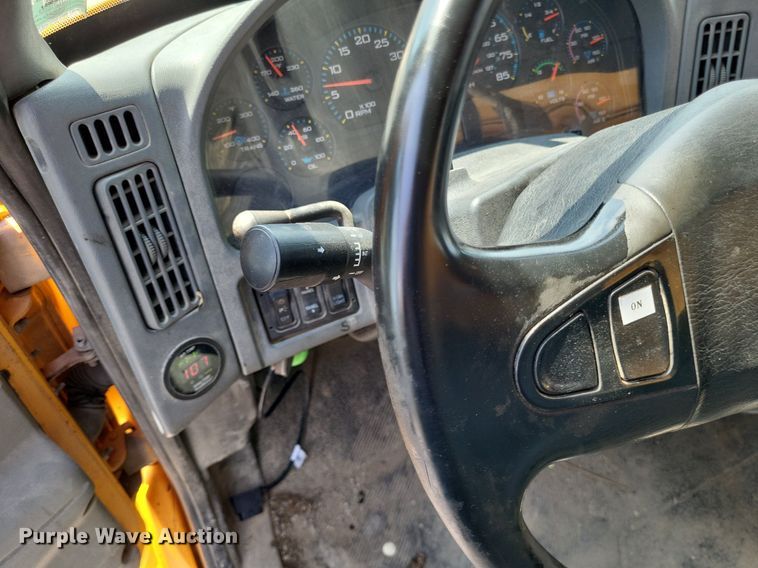 image for item LS9632 2006 International 7400  dump truck