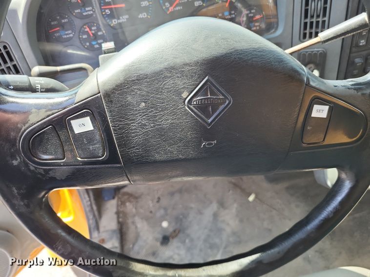 image for item LS9632 2006 International 7400  dump truck