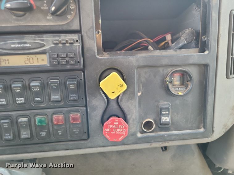 image for item LS9632 2006 International 7400  dump truck