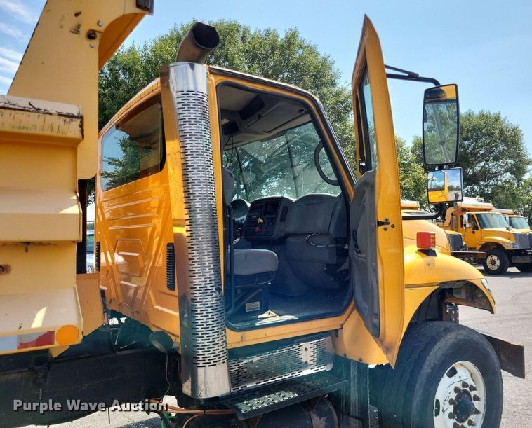 image for item LS9632 2006 International 7400  dump truck