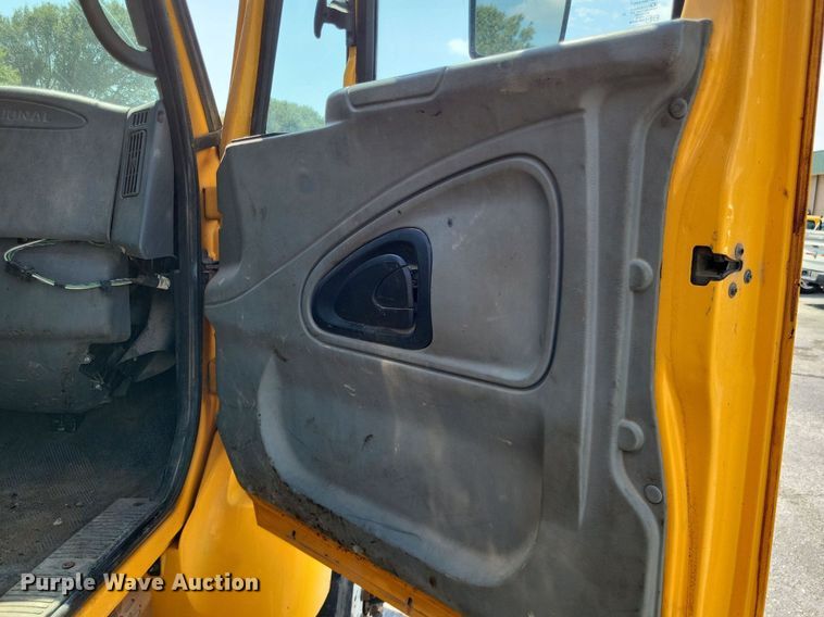 image for item LS9632 2006 International 7400  dump truck