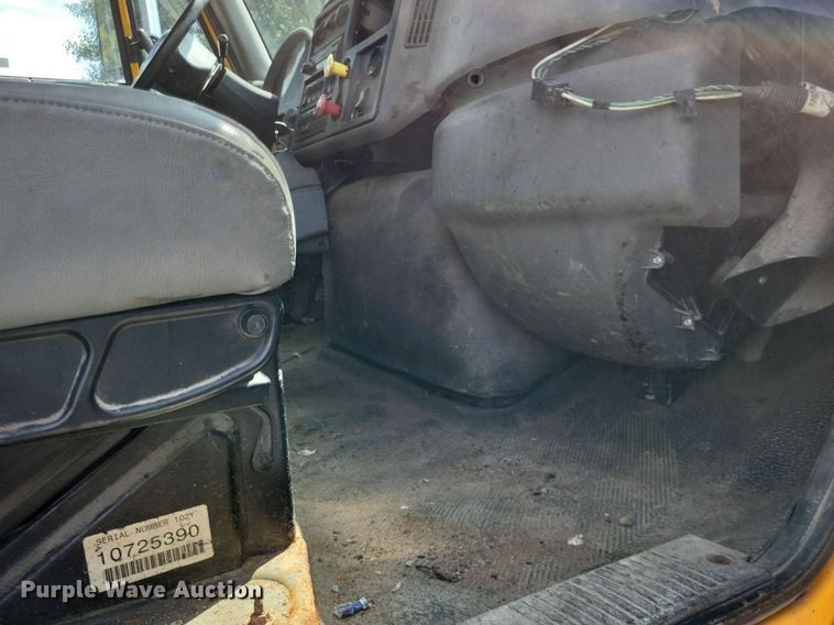 image for item LS9632 2006 International 7400  dump truck