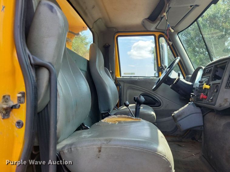 image for item LS9632 2006 International 7400  dump truck