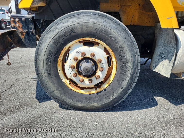 image for item LS9632 2006 International 7400  dump truck