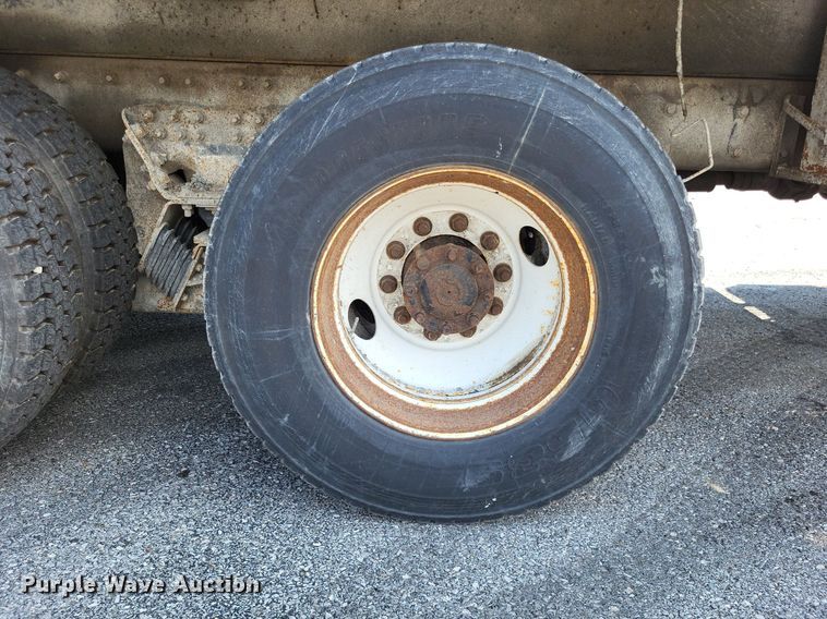 image for item LS9632 2006 International 7400  dump truck