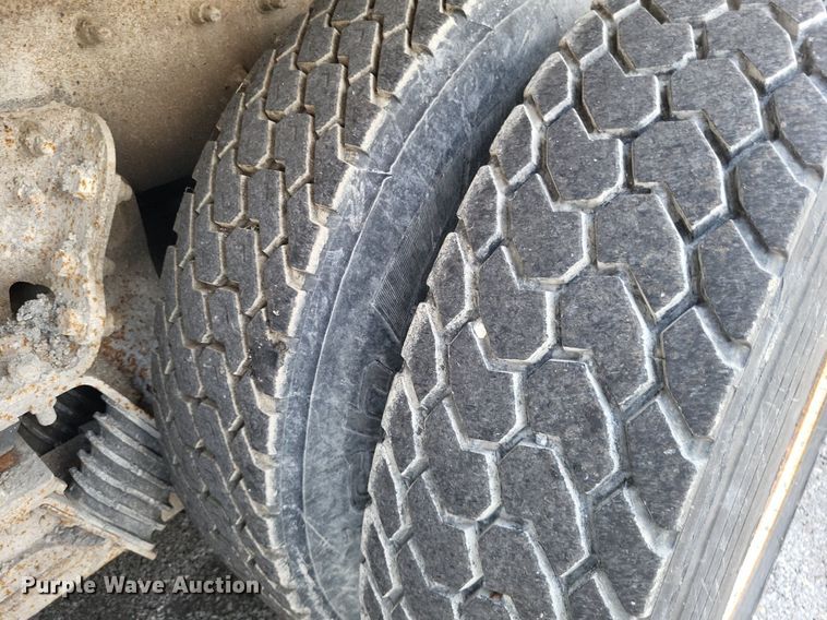 image for item LS9632 2006 International 7400  dump truck