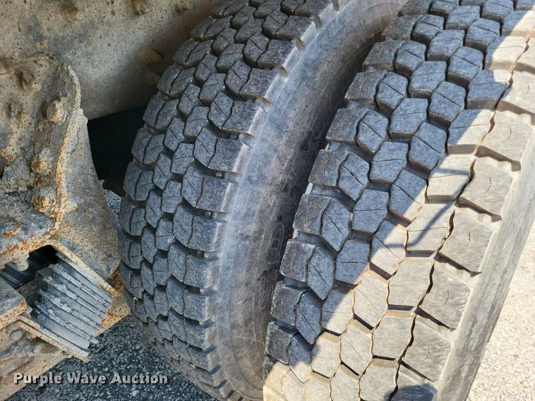 image for item LS9632 2006 International 7400  dump truck