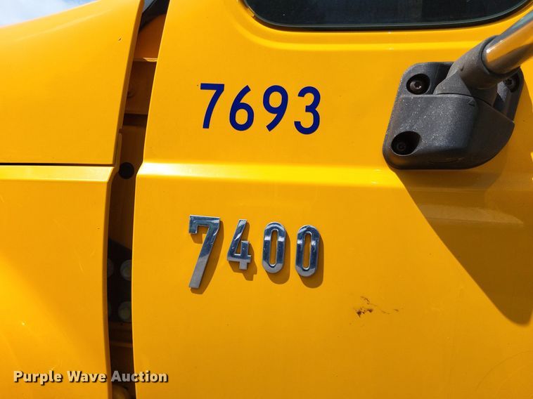 image for item LS9632 2006 International 7400  dump truck