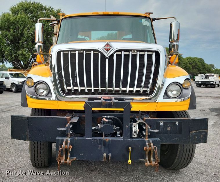 image for item LS9633 2011 International WorkStar 7600  semi truck