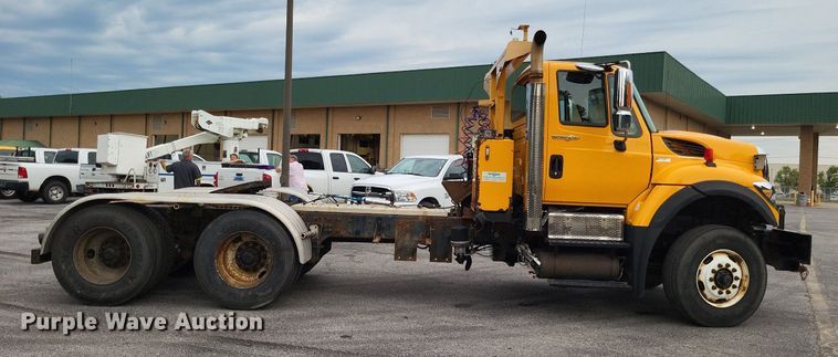 image for item LS9633 2011 International WorkStar 7600  semi truck