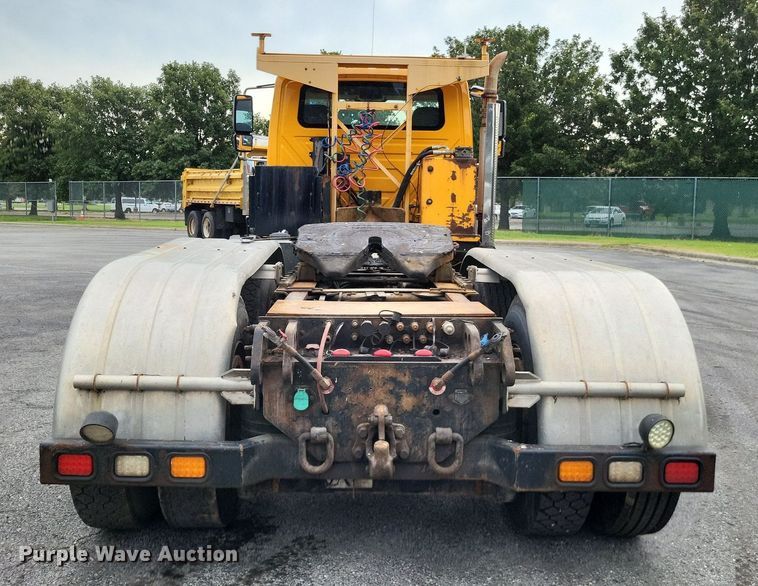 image for item LS9633 2011 International WorkStar 7600  semi truck