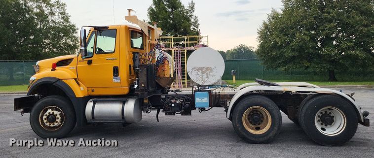 image for item LS9633 2011 International WorkStar 7600  semi truck