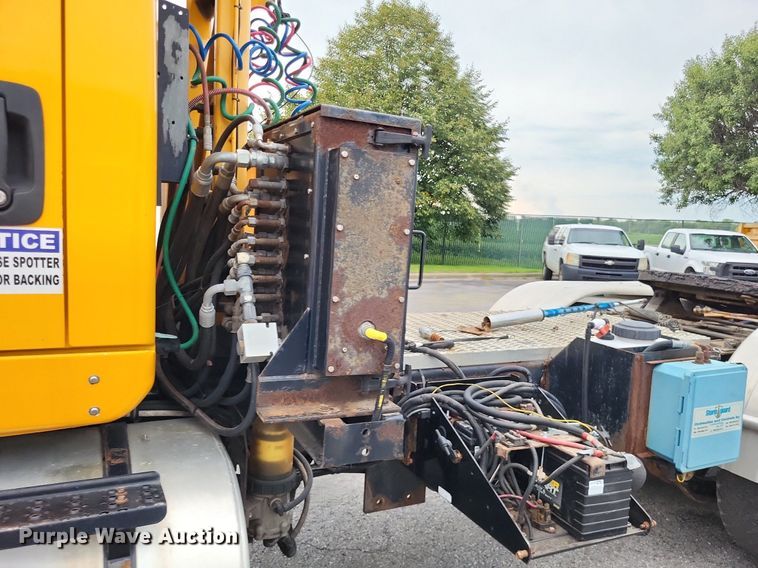 image for item LS9633 2011 International WorkStar 7600  semi truck