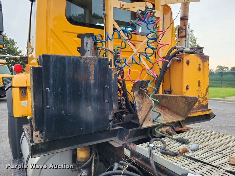 image for item LS9633 2011 International WorkStar 7600  semi truck