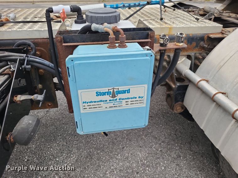 image for item LS9633 2011 International WorkStar 7600  semi truck