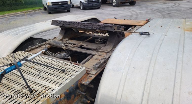 image for item LS9633 2011 International WorkStar 7600  semi truck