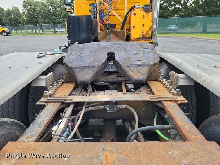 image for item LS9633 2011 International WorkStar 7600  semi truck