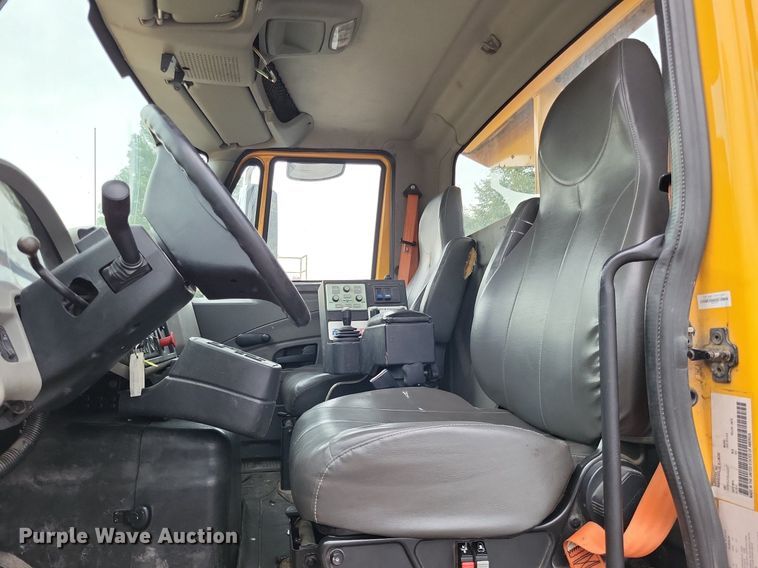 image for item LS9633 2011 International WorkStar 7600  semi truck