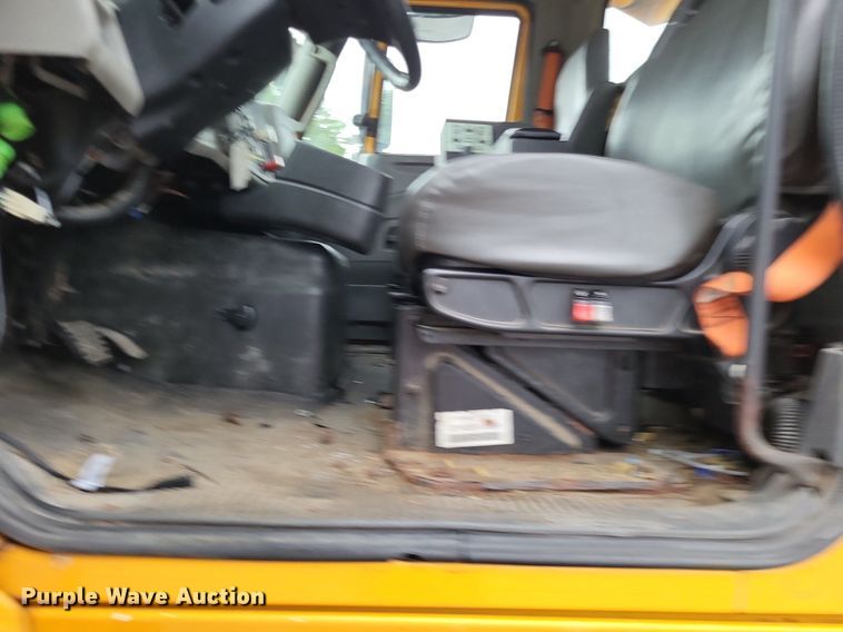 image for item LS9633 2011 International WorkStar 7600  semi truck