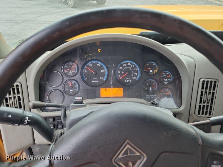 image for item LS9633 2011 International WorkStar 7600  semi truck