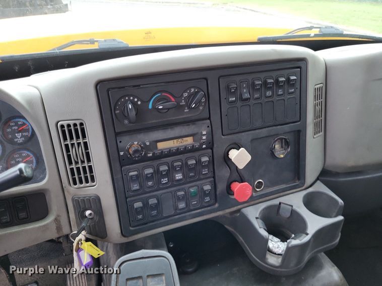 image for item LS9633 2011 International WorkStar 7600  semi truck