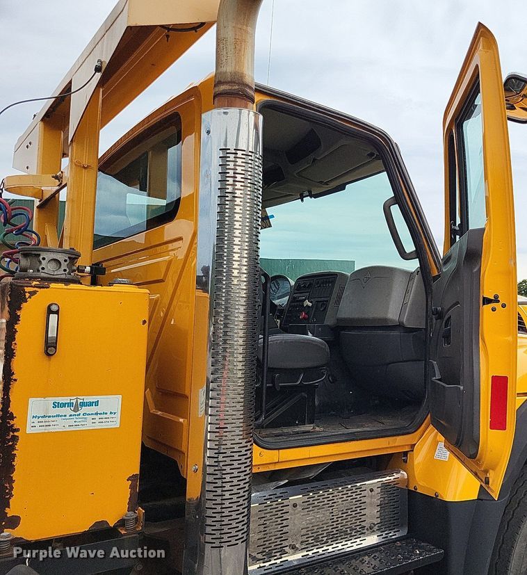 image for item LS9633 2011 International WorkStar 7600  semi truck