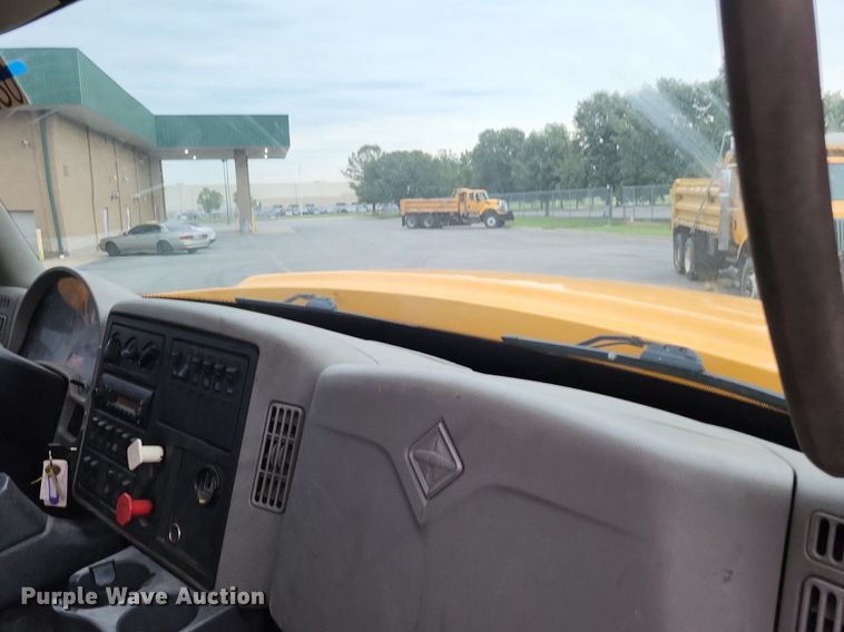 image for item LS9633 2011 International WorkStar 7600  semi truck