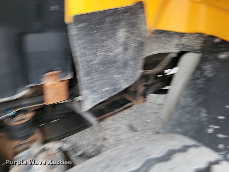 image for item LS9633 2011 International WorkStar 7600  semi truck