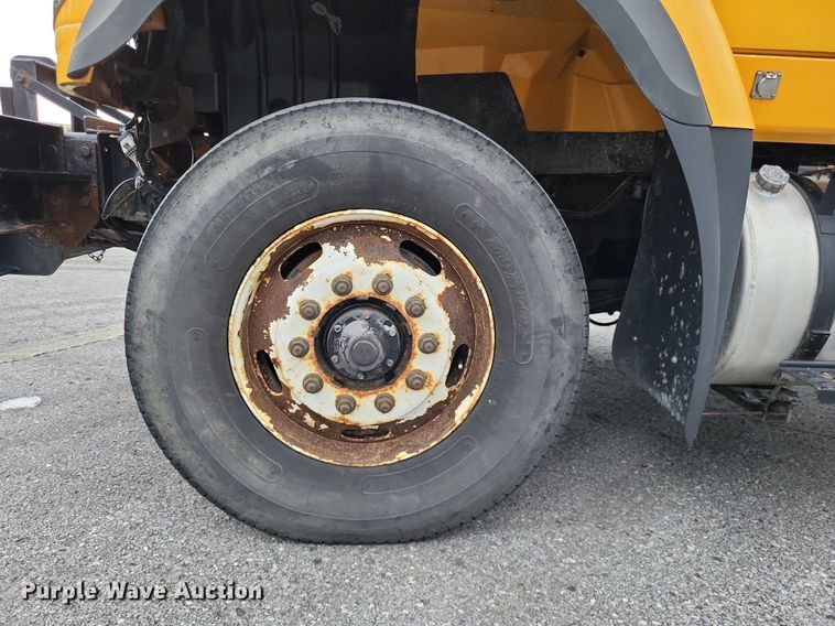 image for item LS9633 2011 International WorkStar 7600  semi truck