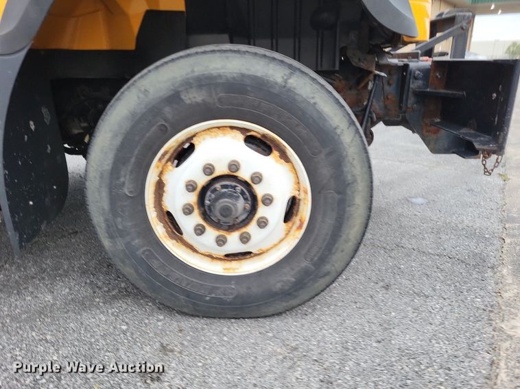 image for item LS9633 2011 International WorkStar 7600  semi truck