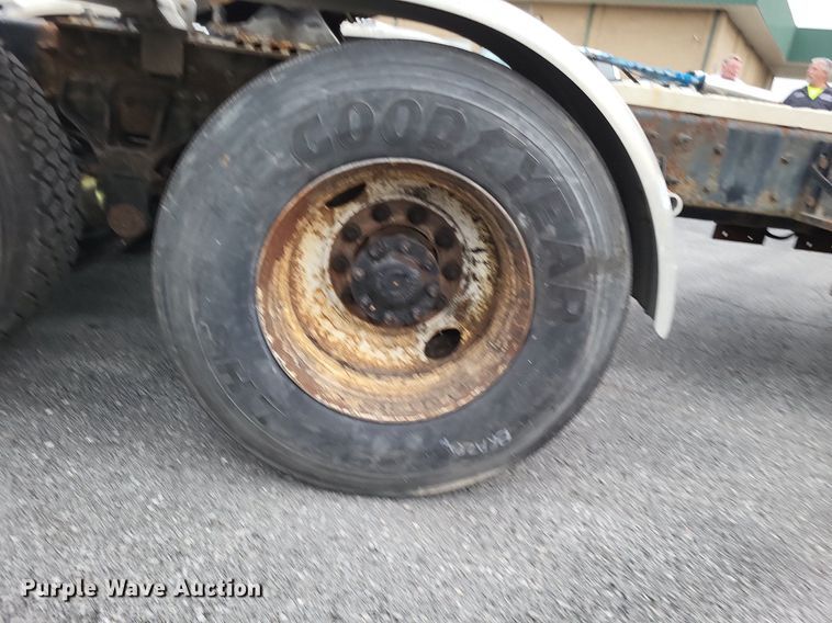 image for item LS9633 2011 International WorkStar 7600  semi truck