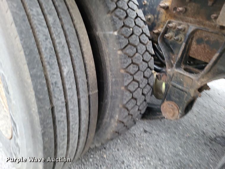 image for item LS9633 2011 International WorkStar 7600  semi truck