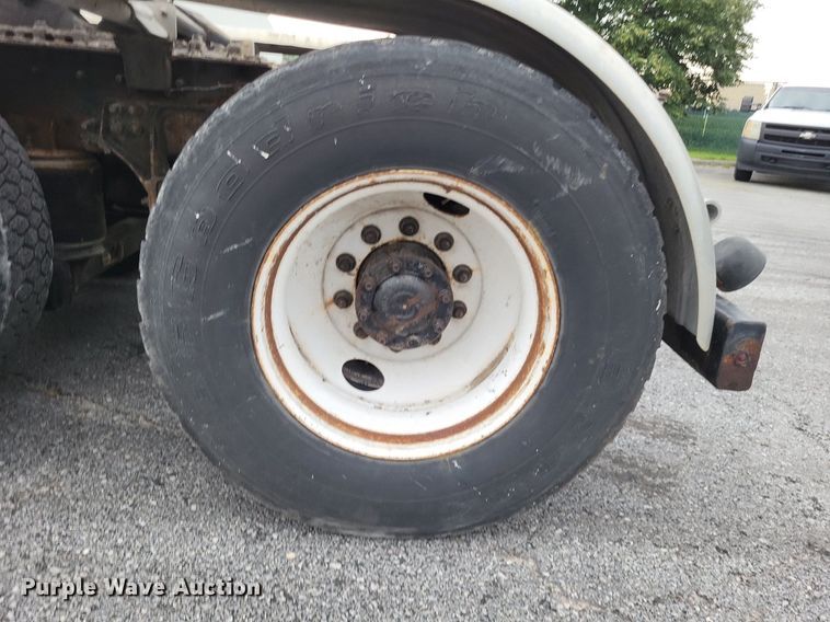 image for item LS9633 2011 International WorkStar 7600  semi truck