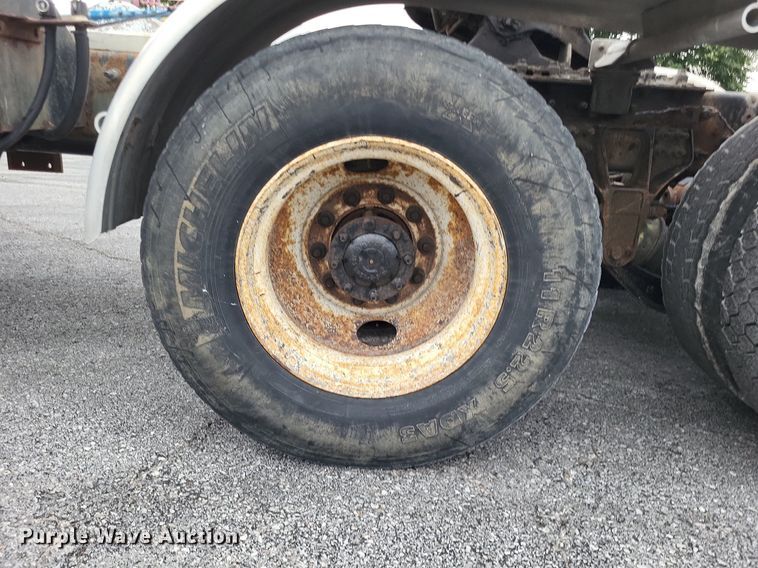 image for item LS9633 2011 International WorkStar 7600  semi truck