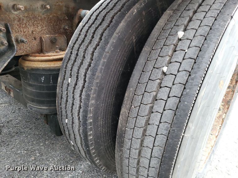 image for item LS9633 2011 International WorkStar 7600  semi truck