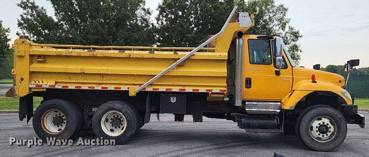 image for item LS9634 2007 International 7400  dump truck