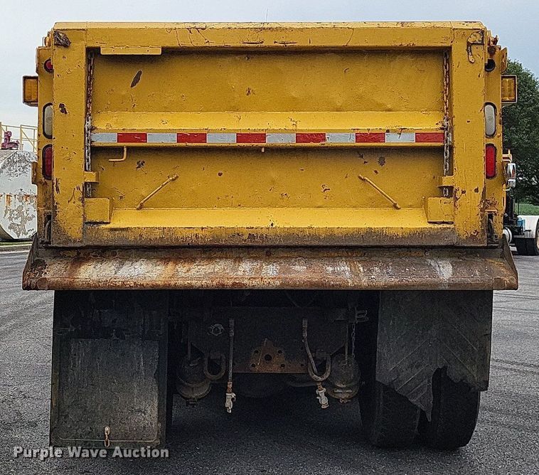 image for item LS9634 2007 International 7400  dump truck