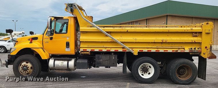 image for item LS9634 2007 International 7400  dump truck