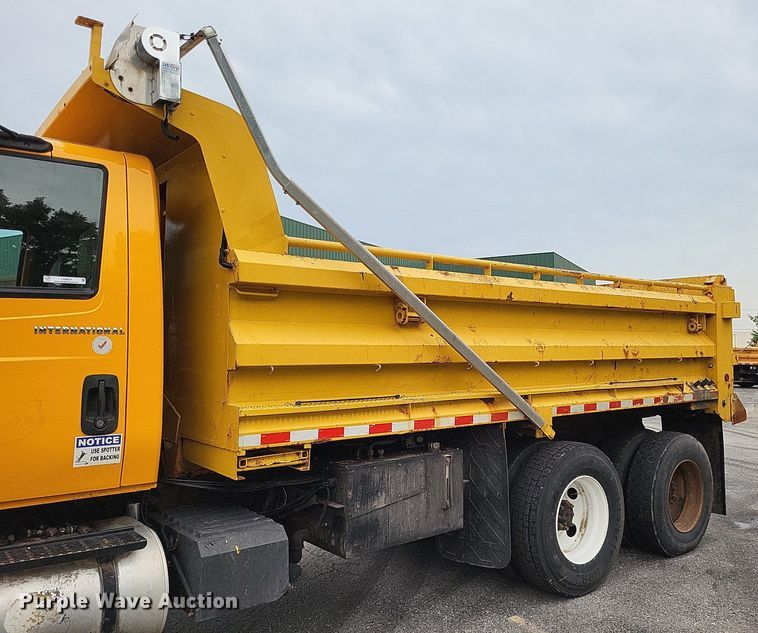 image for item LS9634 2007 International 7400  dump truck