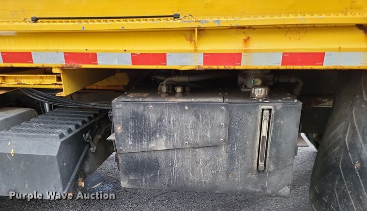 image for item LS9634 2007 International 7400  dump truck