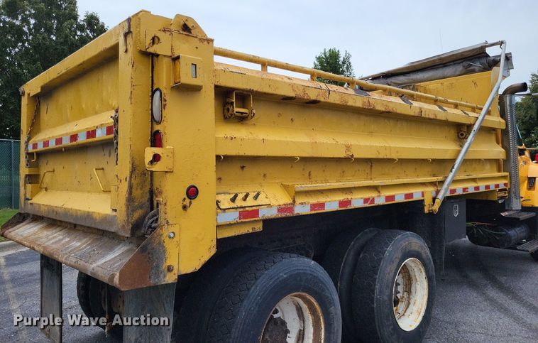 image for item LS9634 2007 International 7400  dump truck