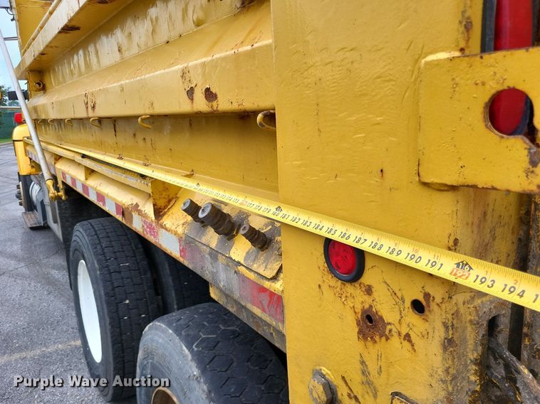 image for item LS9634 2007 International 7400  dump truck