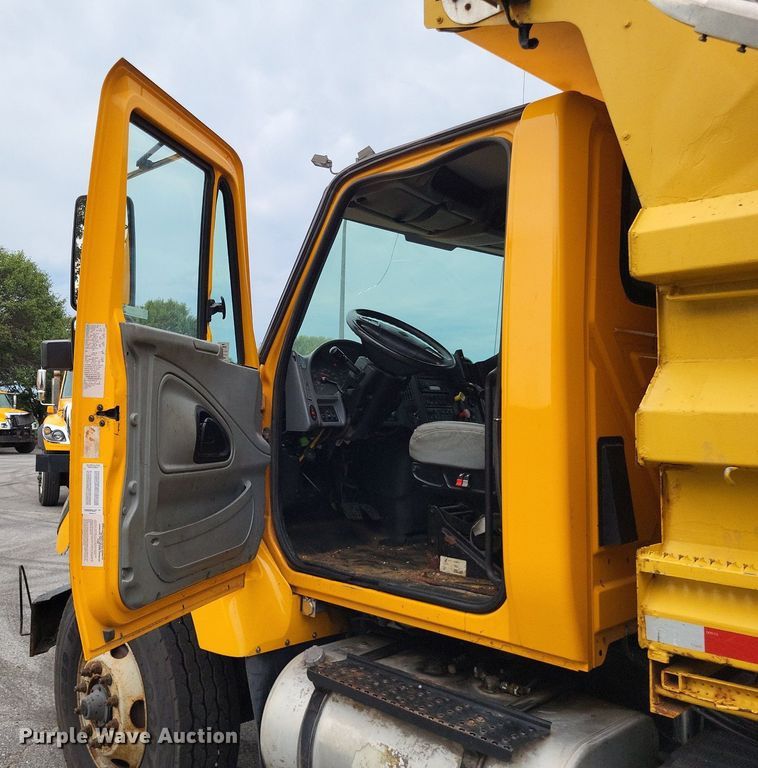 image for item LS9634 2007 International 7400  dump truck
